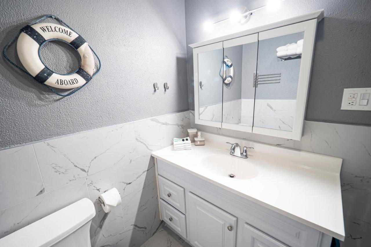 Newly Renovated 3Br2Ba Duplex With Private Dock Villa Key Colony Beach Екстериор снимка