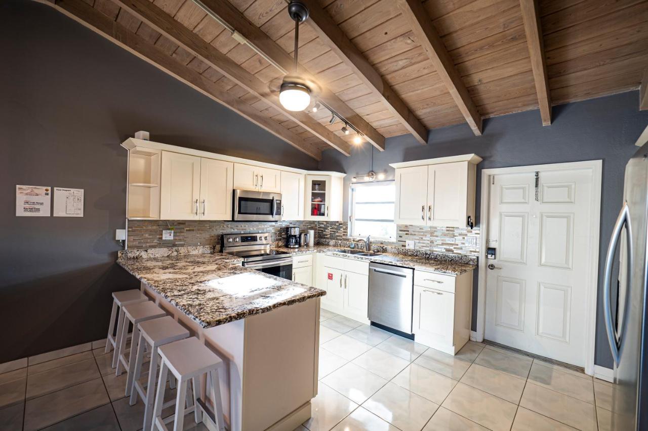 Newly Renovated 3Br2Ba Duplex With Private Dock Villa Key Colony Beach Екстериор снимка